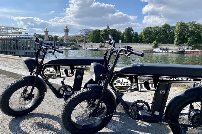 Night / Sunset Tour of Paris in Electric Bike - The Eiffel Tower after sunset