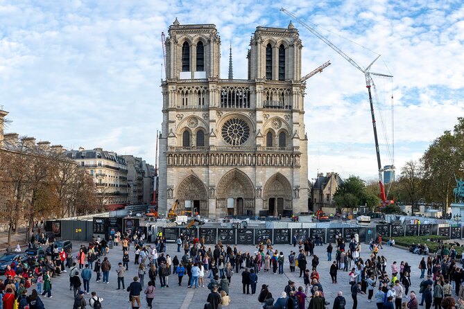 Notre Dame Cathedral: Exterior Guided Tour & Unscheduled Access - The guide makes or breaks the hour