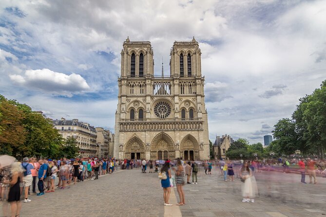Notre Dame Cathedral: Exterior Guided Tour & Unscheduled Access - Walking around Notre Dame’s exterior