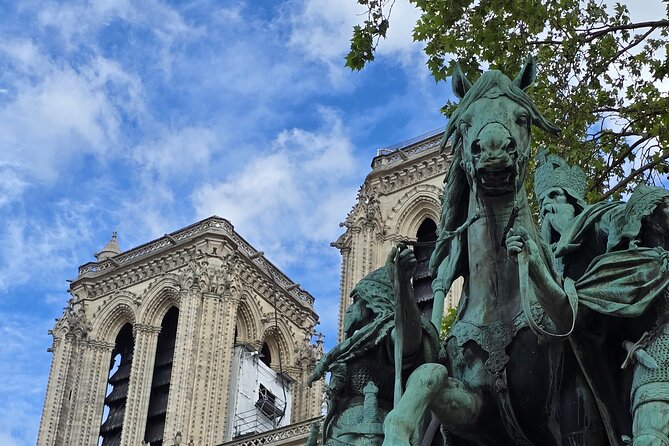 Notre Dame de Paris Interior Guided Tour - Crowds, timing, and the practical experience