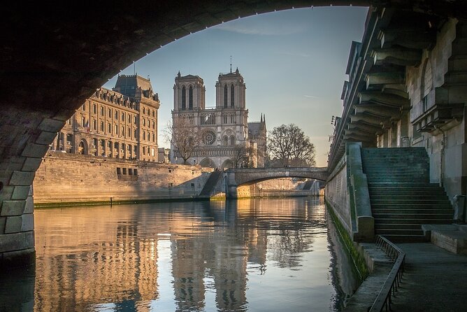 Notre Dame Guided Tour with Scheduled Group Access Option - Crowds, timing, and the one-hour pace