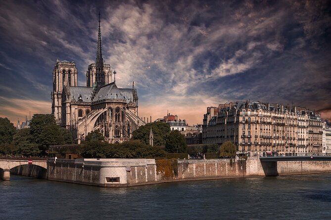 Notre Dame Guided Tour with Scheduled Group Access Option - Is $32.58 a fair price?