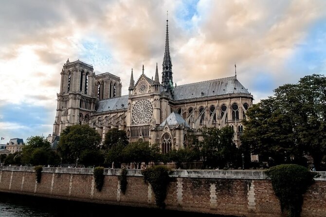 Notre Dame Outdoor and City Center of Paris with Local Guide - Why Île de la Cité is the right place to begin
