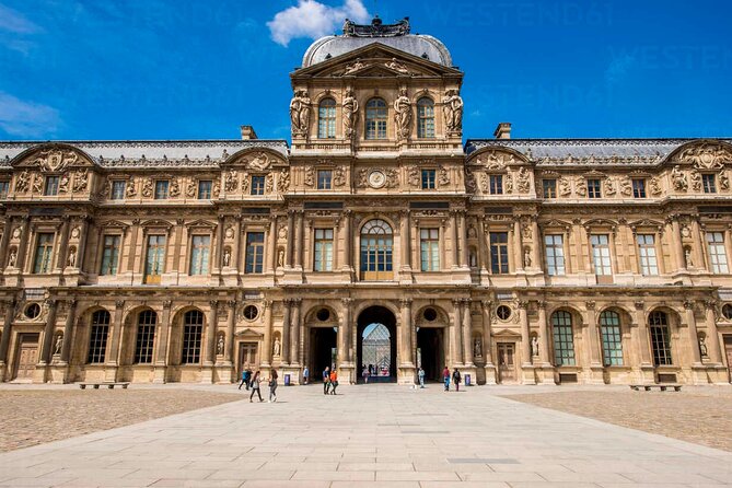 Notre Dame Outdoor and City Center of Paris with Local Guide - Île de la Cité in a 15-minute stroll