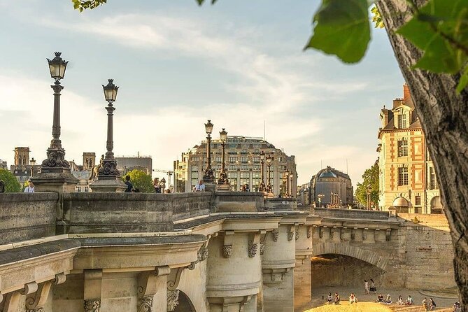 Notre Dame Outdoor and City Center of Paris with Local Guide - Morning or afternoon: choosing the better slot