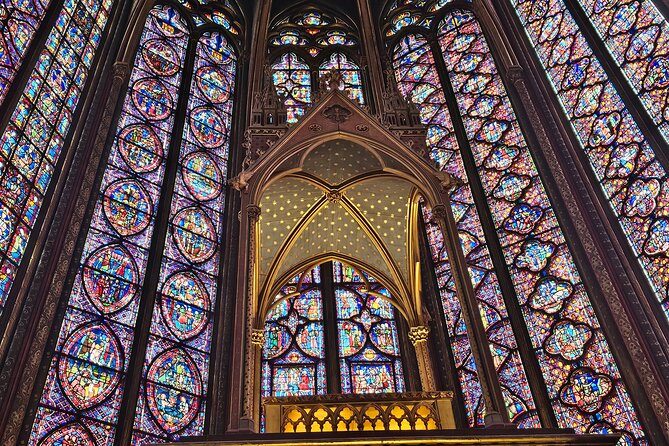 Notre Dame Paris Outdoor Tour with Crypt Entry - How the small group affects the experience