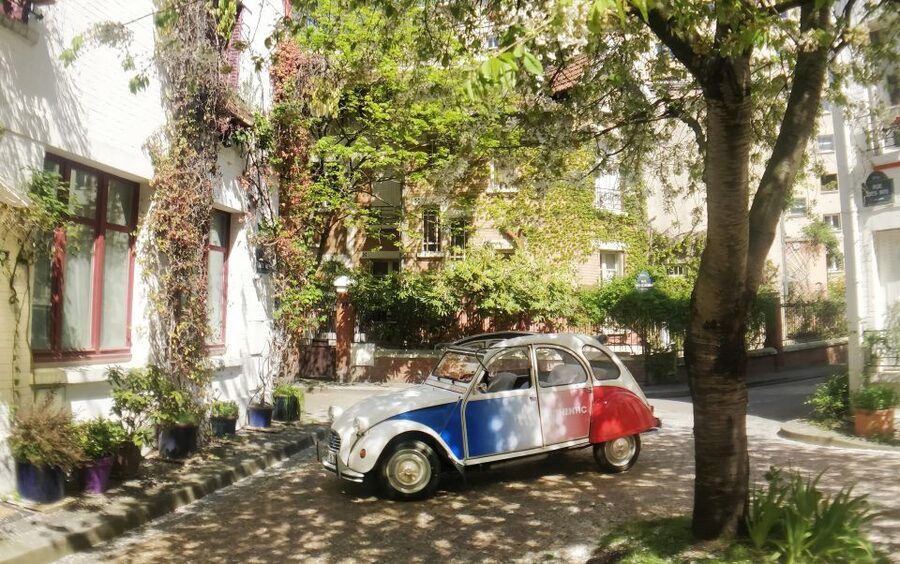 Off-the-Beaten Track in Paris: 2-Hour Vintage 2CV Tour - Butte aux Cailles and Cité Florale