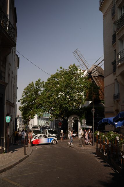 Off-the-Beaten Track in Paris: 2-Hour Vintage 2CV Tour - Place Dauphine and the grand Paris finish
