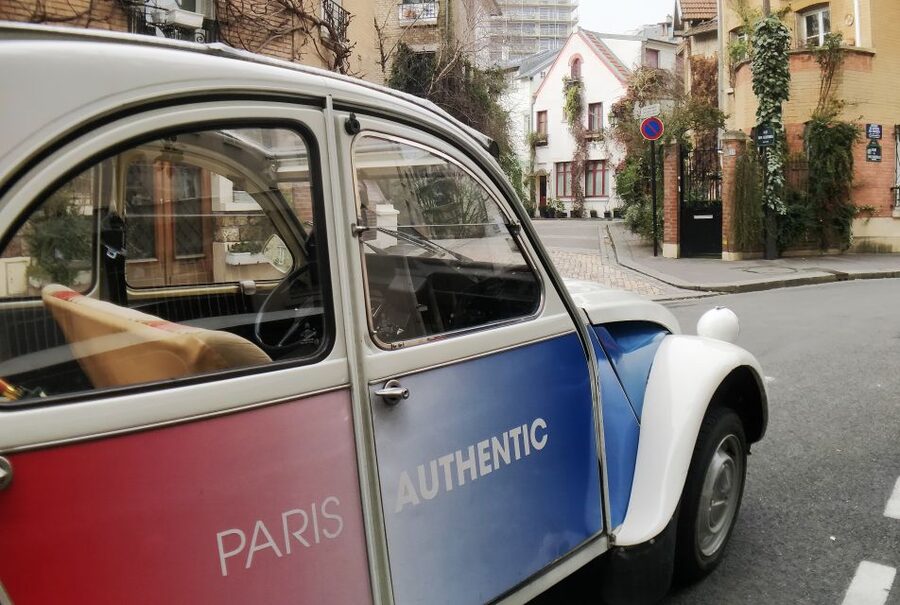 Off-the-Beaten Track in Paris: 2-Hour Vintage 2CV Tour - The guides make or break the two hours