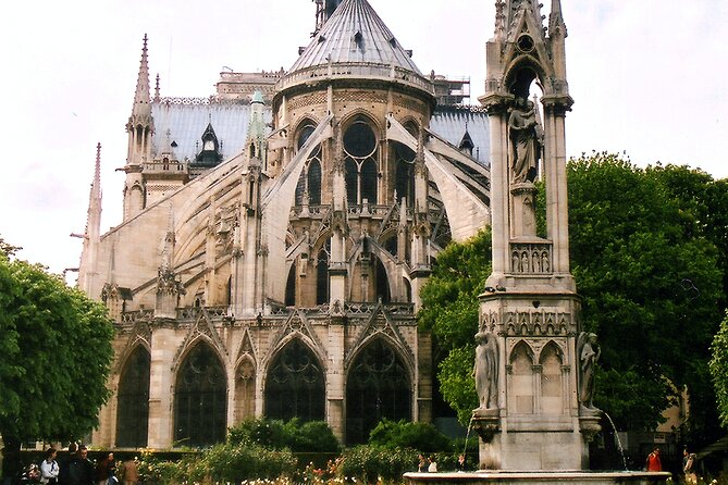 Outdoor Notre-Dame walking Tour with Sainte-Chapelle Entry - What the 75-minute timing really gives you