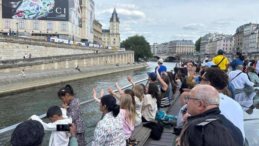 Paris: 1-Hour Sightseeing Cruise and 3-Course Bistro Dinner - Should you book the Seine cruise and bistro dinner?