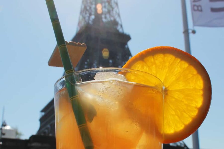 Paris: 1-Hour Sightseeing Cruise and 3-Course Bistro Dinner - The Seine route from the Eiffel Tower