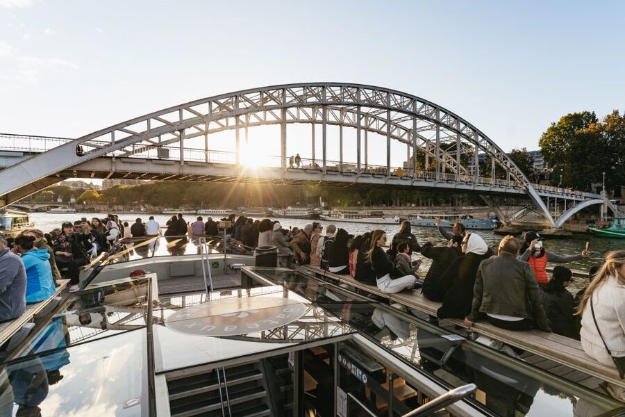 Paris: 1-Hour Sightseeing Cruise and 3-Course Bistro Dinner - Is $76 per person good value?