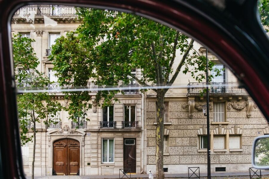 Paris: 1-Hour Vintage Citroen 2CV Tour - Your driver matters as much as the car