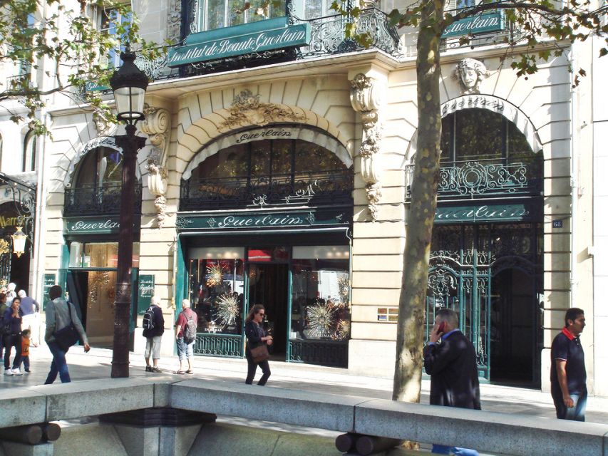 Paris 1h30-Hour Perfume Walking Tour - Why the small group changes the experience