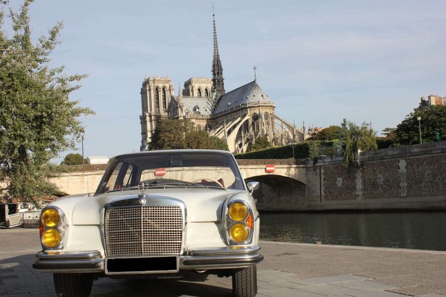 Paris: 2.5-Hour Guided Vintage Car Tour and Wine Tasting - The Grand Monuments Along the Seine