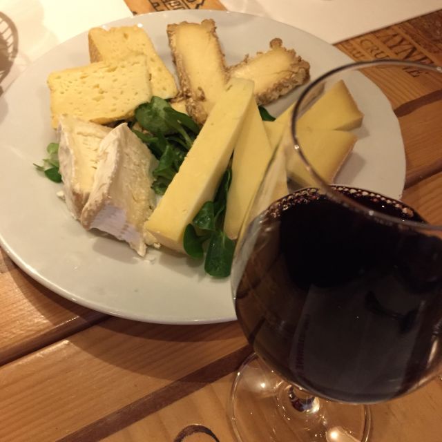 Paris: 2.5–Hour Montmartre Wine and Bistro Tour - Montmartre’s wine-making connection