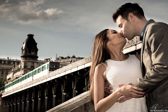 Paris 2-Hour Eiffel Tower Walking Tour with Professional Photo Shoot - Île aux Cygnes and the Promenade d’Australie