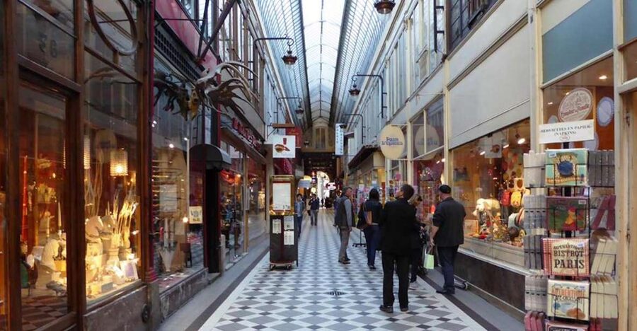 Paris: 2-Hour Passages Private City Tour in German - Passage Verdeau and the first look at old Paris