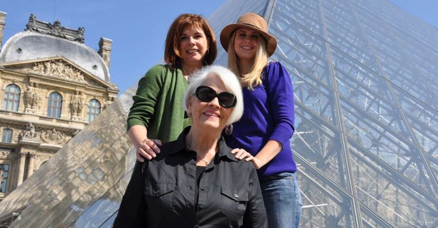 Paris 2-Hour Private Walking Tour with a Photographer - Price and value for couples and families
