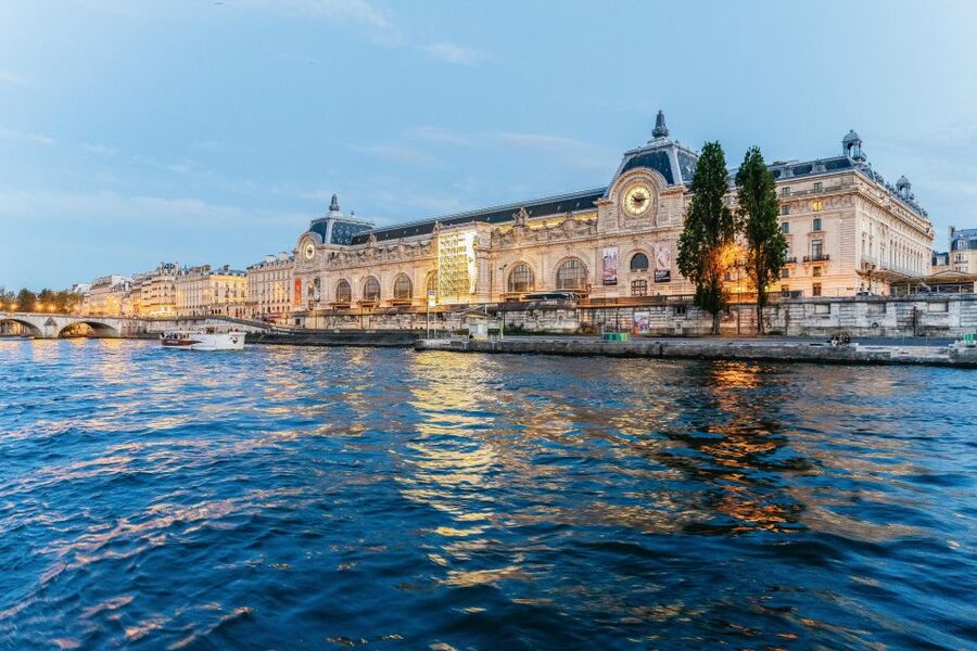Paris: 3-Course-Dinner Cruise on the Seine with live music - Dinner on the Seine, with time to look up
