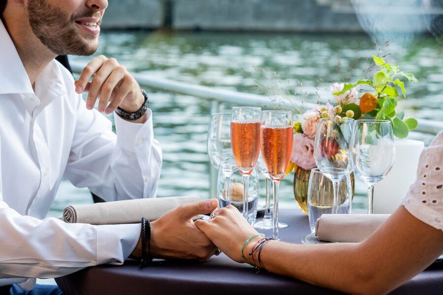 Paris: 3-Course-Dinner Cruise with Wine on the Seine River - Who will enjoy this cruise most?