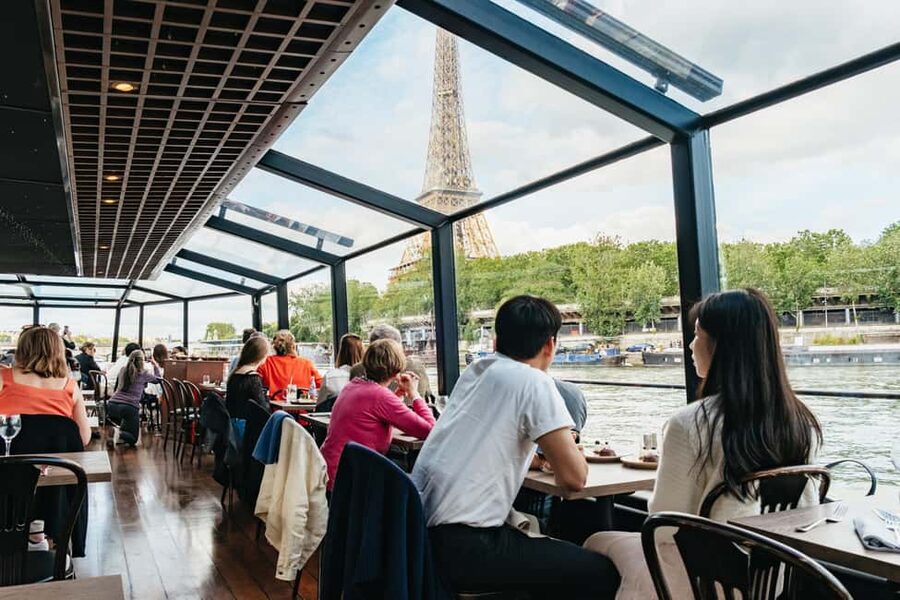 Paris : 3-Course Gourmet Dinner Cruise on Seine River - Drinks, seating, and the final price