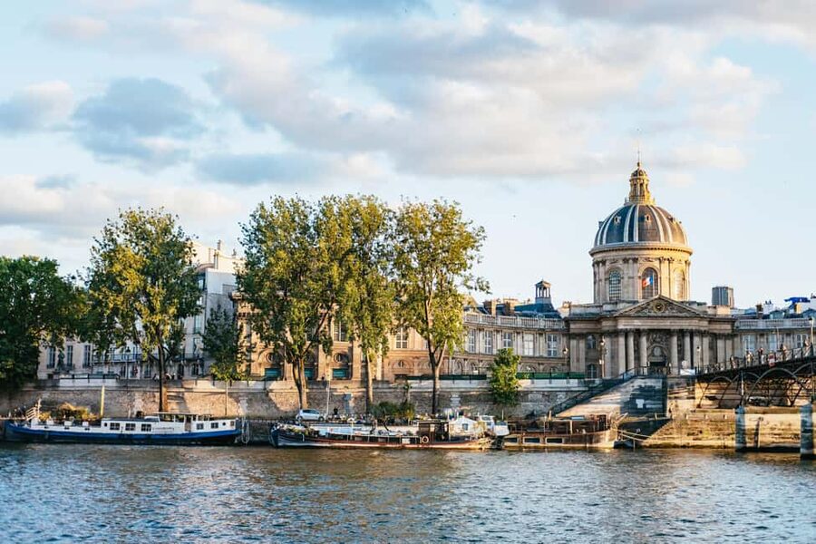 Paris : 3-Course Gourmet Dinner Cruise on Seine River - What this Seine cruise is really like