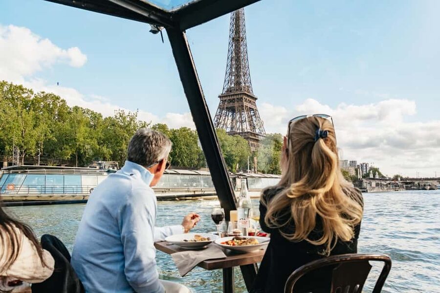 Paris : 3-Course Gourmet Dinner Cruise on Seine River - Île de la Cité and Notre Dame from the water