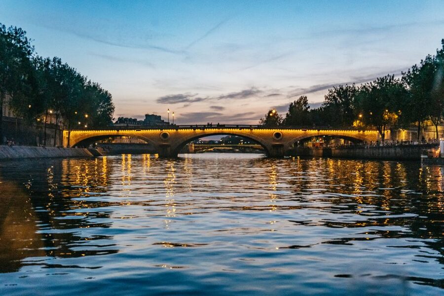 Paris : 3-Course Gourmet Dinner Cruise on Seine River - The Louvre and the grand ceremonial route