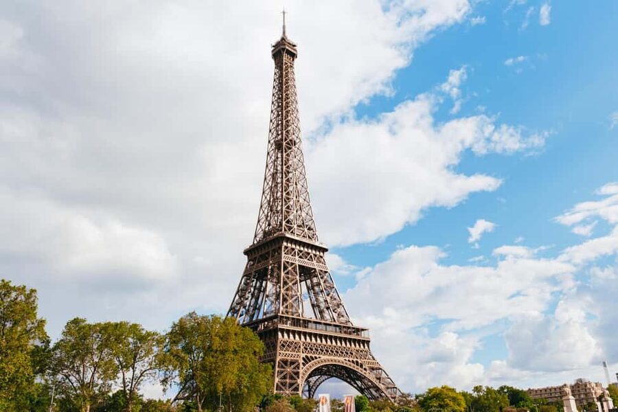 Paris: 3-Course Italian Meal Seine Cruise - Italian lunch on Le Théo, with Paris outside the window