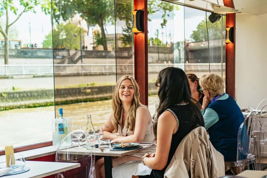 Paris: 3-Course Italian Meal Seine Cruise - What arrives on the three-course menu