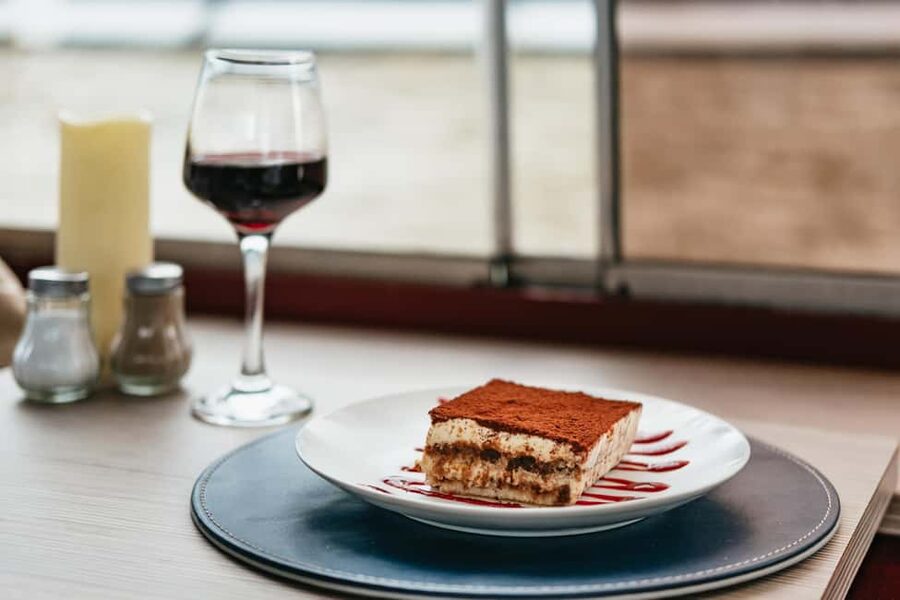 Paris: 3-Course Italian Meal Seine Cruise - Service, music, and the mood on board