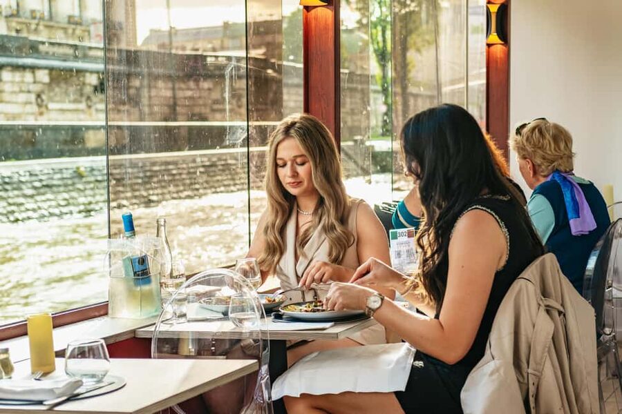 Paris: 3-Course Italian Meal Seine Cruise - Best seats, best timing, and smart planning