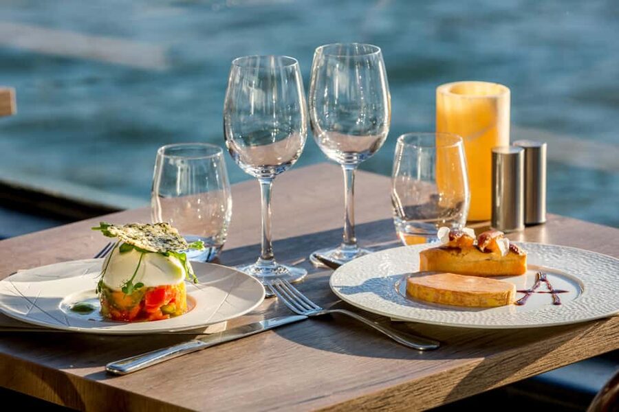 Paris: 3-Course Lunch Cruise on the River Seine - Is the $80 price good value?