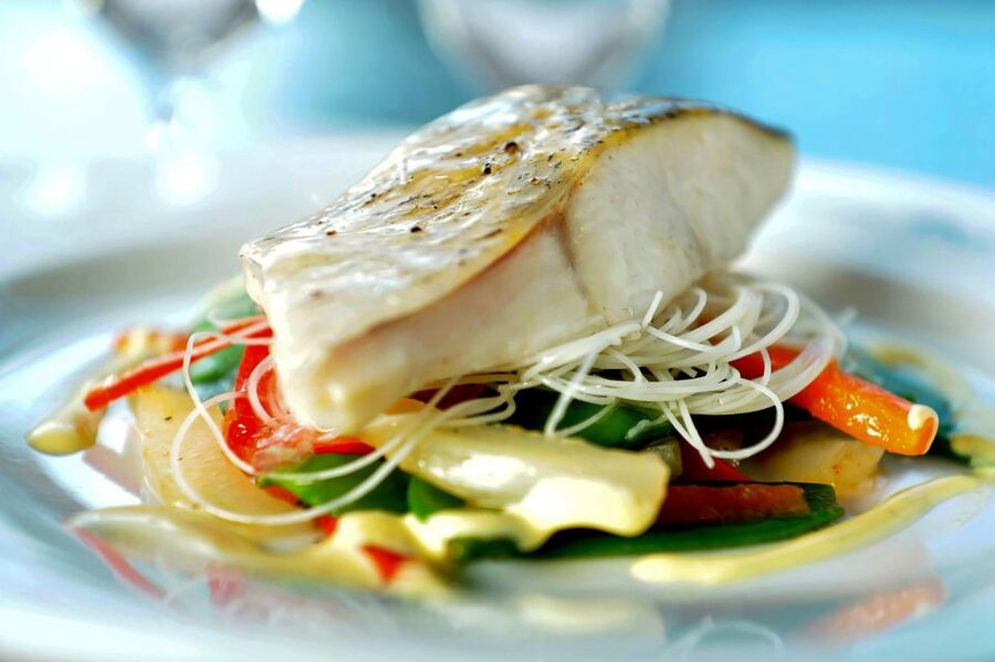 Paris: 3-Course Lunch Cruise on the River Seine - Choosing your main course on the Seine