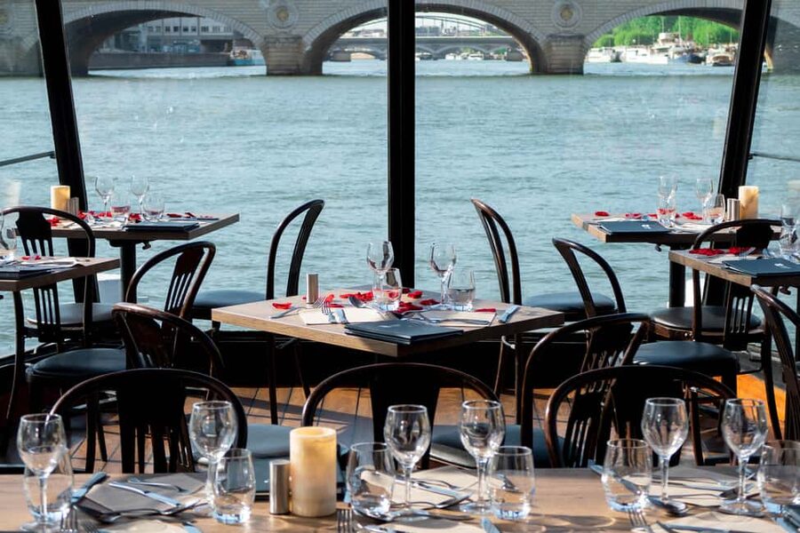 Paris: 3-Course Lunch Cruise on the River Seine - The monuments arrive in a steady procession