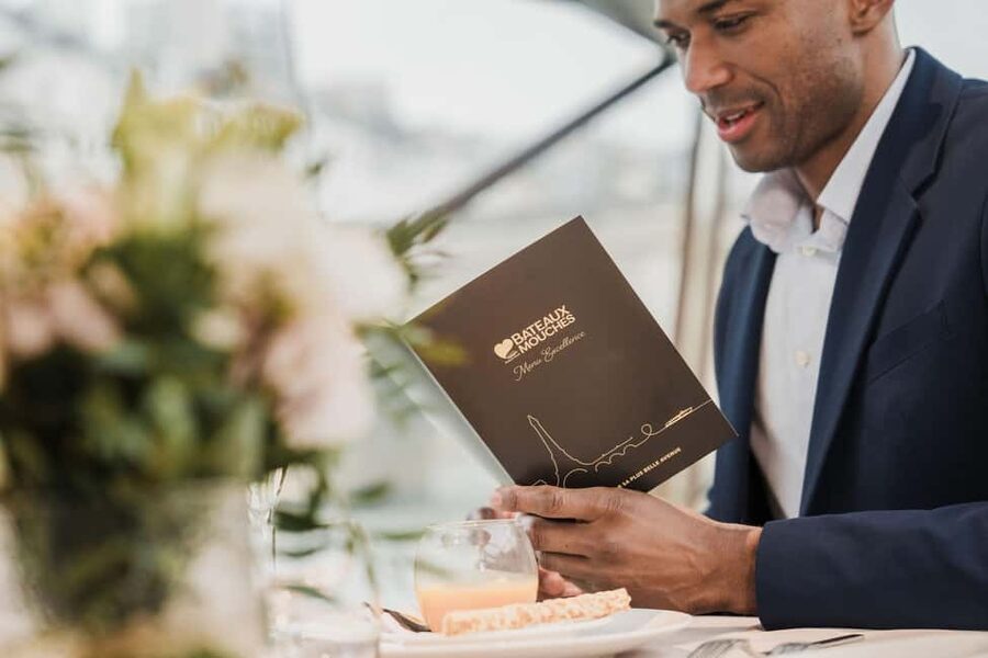 Paris: 4-Course Dinner Cruise on Seine River with Live Music - Key points to know before you book