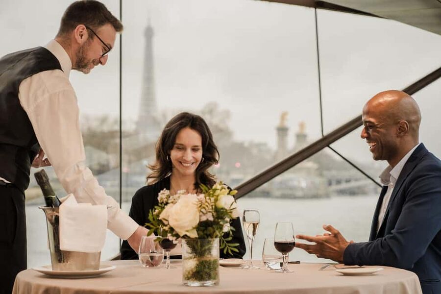Paris: 4-Course Dinner Cruise on Seine River with Live Music - A floating view of Paris after dark