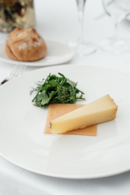 Paris: 4-Course Dinner Cruise on Seine River with Live Music - Louvre, Pont des Arts, and the central Seine