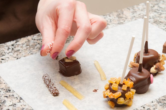 Paris : 45 min Chocolate Workshop at Choco-Story Paris - Dipping, decorating, and choosing your toppings
