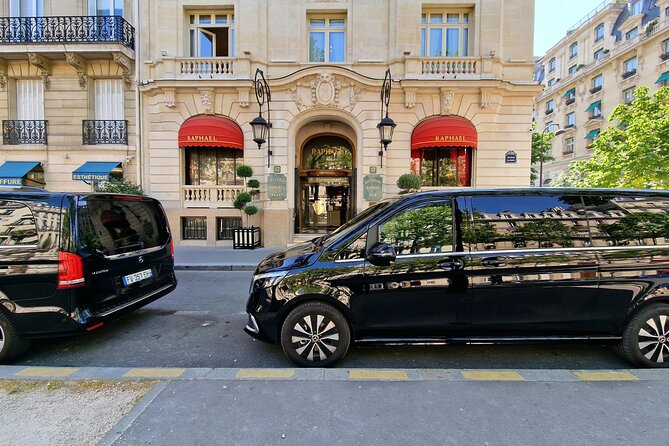 Paris Airport Transfer: Paris Airport CDG to Paris by Luxury Van - A 30-minute transfer, with a little realism
