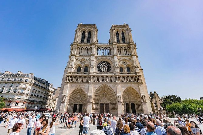 Paris Airport Transfer Service - What the vehicles and small extras add