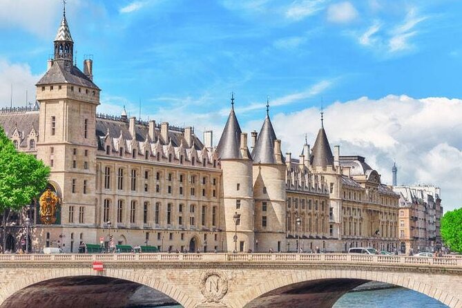 Paris Airport Transfer Service - Who should book this Paris transfer