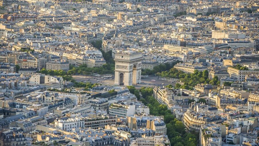 Paris: Arc de Triomphe Entry and Walking Tour - Walking the avenue without missing the point