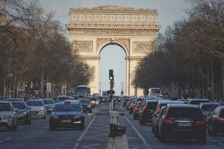 Paris: Arc de Triomphe Entry and Walking Tour - Accessibility information needs clarification
