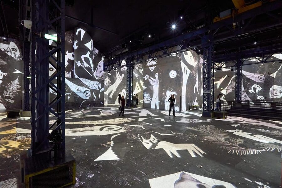 Paris : Atelier des Lumières admission ticket - A former foundry with room for art in motion