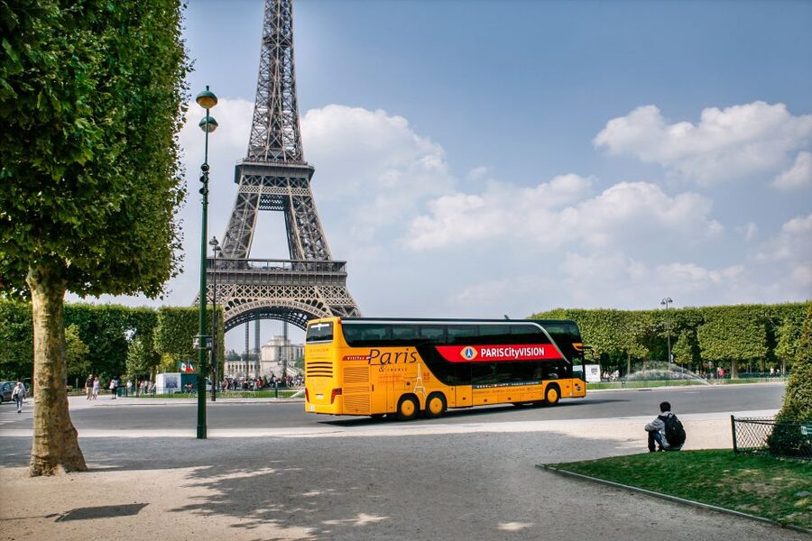Paris: Audio-Guided Bus Tour & Seine River Cruise - A fast introduction to Paris by coach