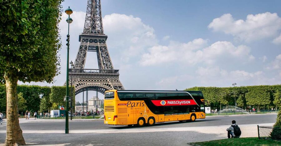 Paris: Audio-Guided Bus Tour & Seine River Cruise - What the audio commentary adds