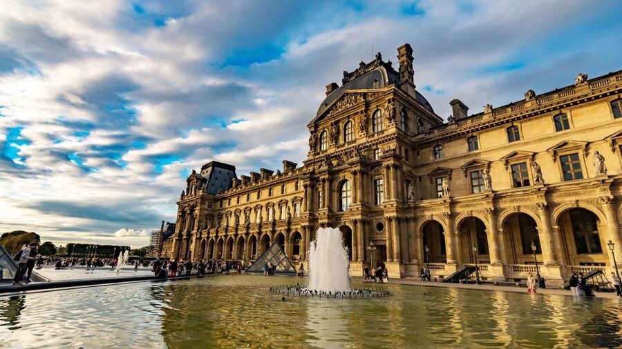Paris Audioguide - TravelMate app for your smartphone - Notre Dame, Sainte Chapelle, and the Seine